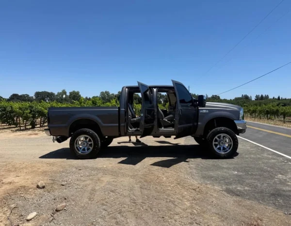 2004-Ford-f250-super-duty-crew-cab-Lariat