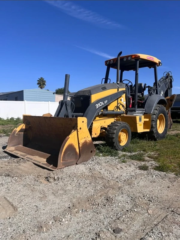 2019-John-Deere-310L-backhoe