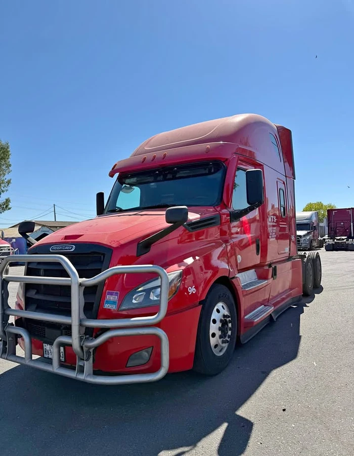 2023-Freightliner-cascadia