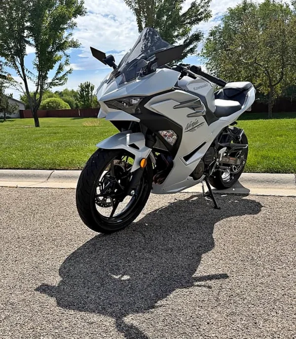2025-Kawasaki-ninja