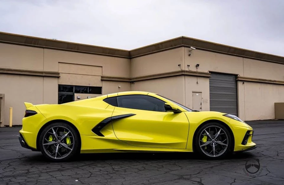 Chevrolet-corvette-Stingray