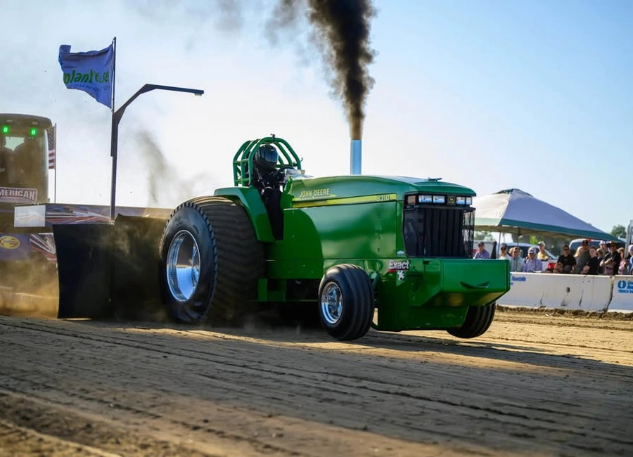 John-Deere-8310