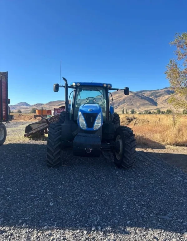 New-holland-T7-235