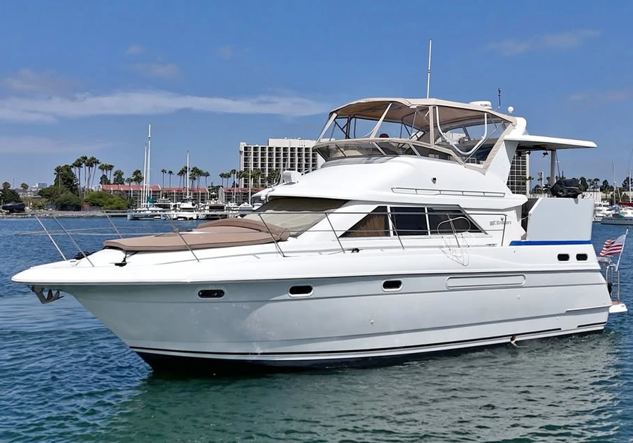 1996-Cruisers-Yachts-3650