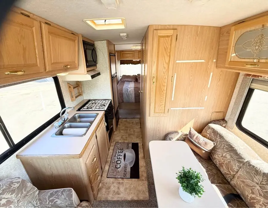 2001-Vision-25FT-Motorhome