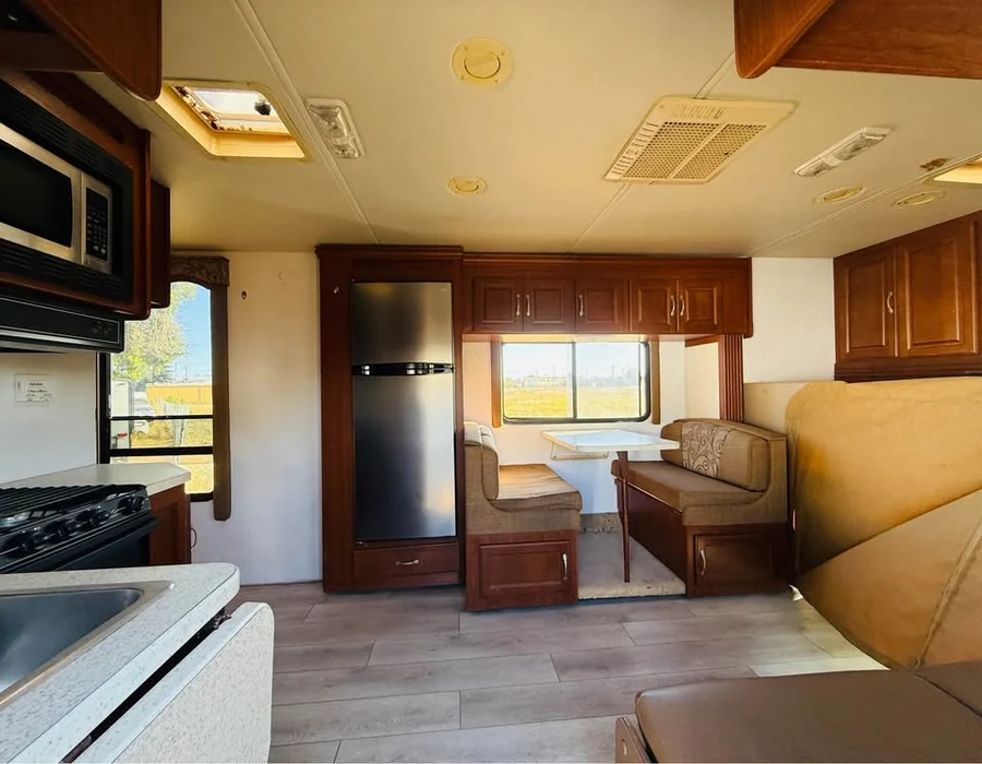 2008-Thor-Motor-Coach