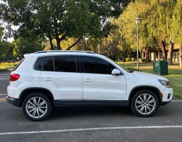 2012-Volkswagen-Tiguan