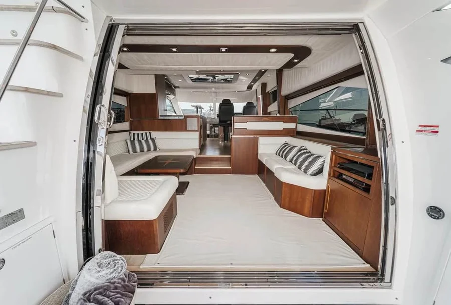 2016-Galeon-660-Flybridge-yacht
