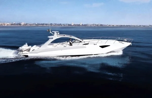 2017-Autore-Yachts-Luxury-Tri-Hull-Express