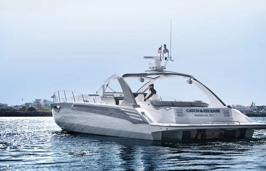2017-Autore-Yachts-Luxury-TriHull-Express