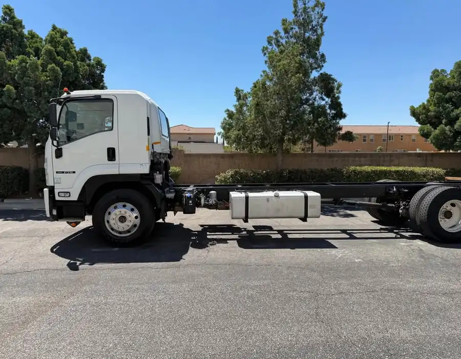 2018-Isuzu-FTR-2