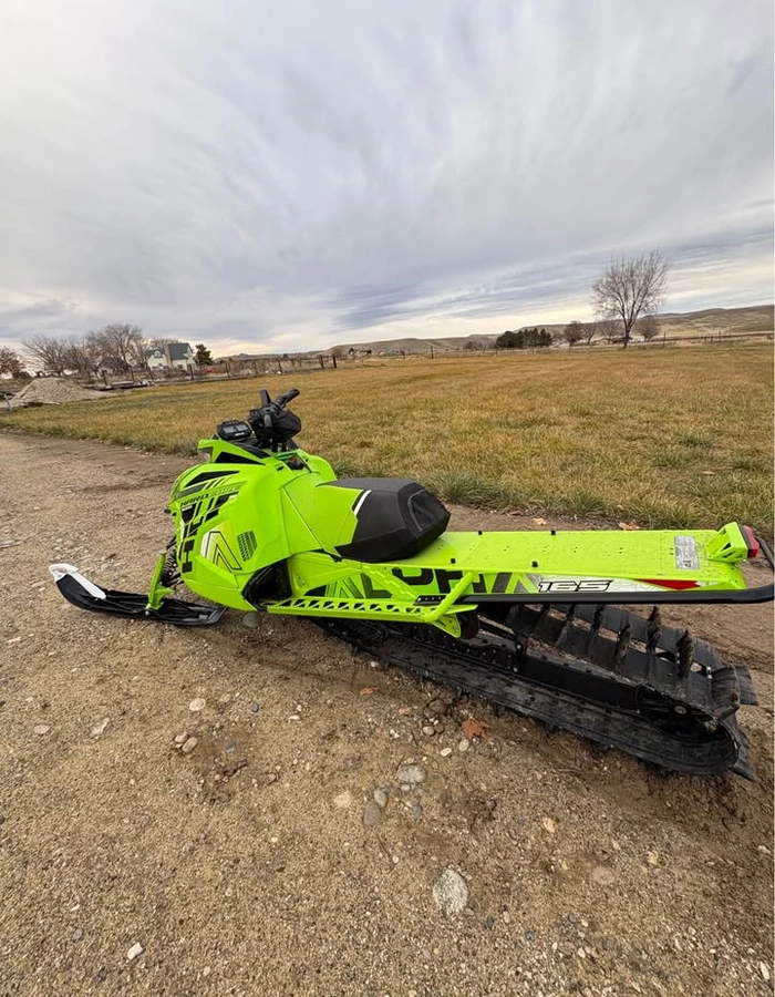 2022-Arctic-Cat-m8000-hardcore