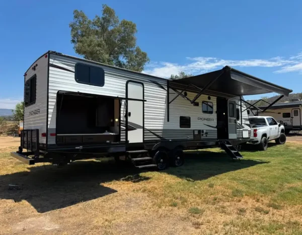 2022-HEARTLAND-pioneer-ds-320-rv-trailer