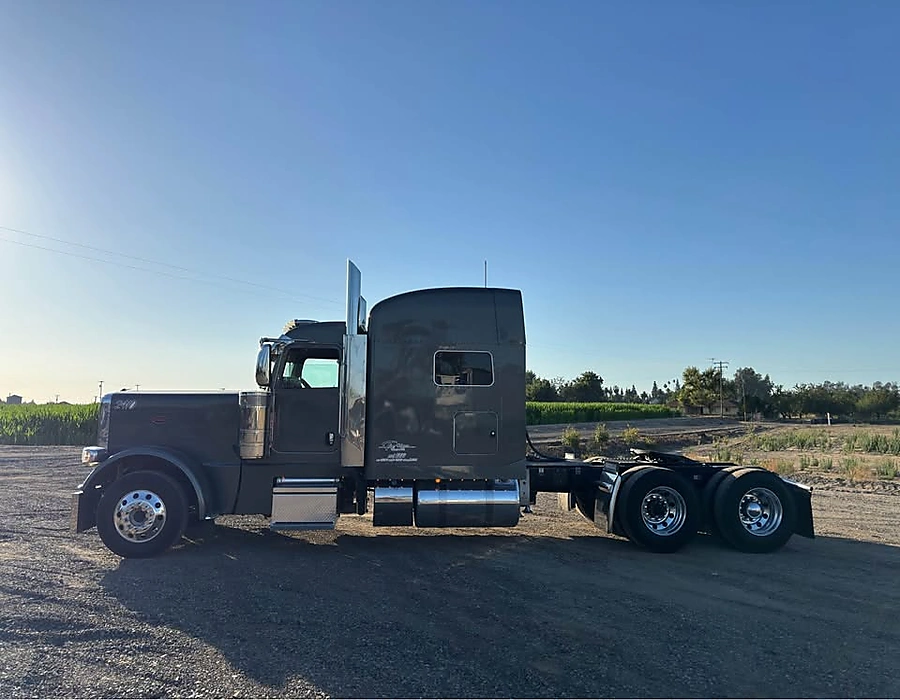 2023-Peterbilt-389