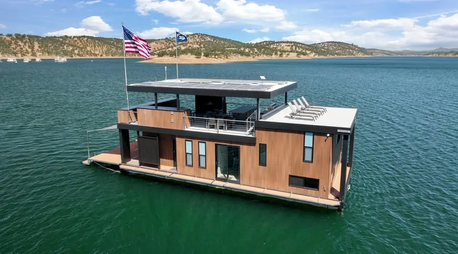 2023-TRC-Custom-floating-luxury-houseboat