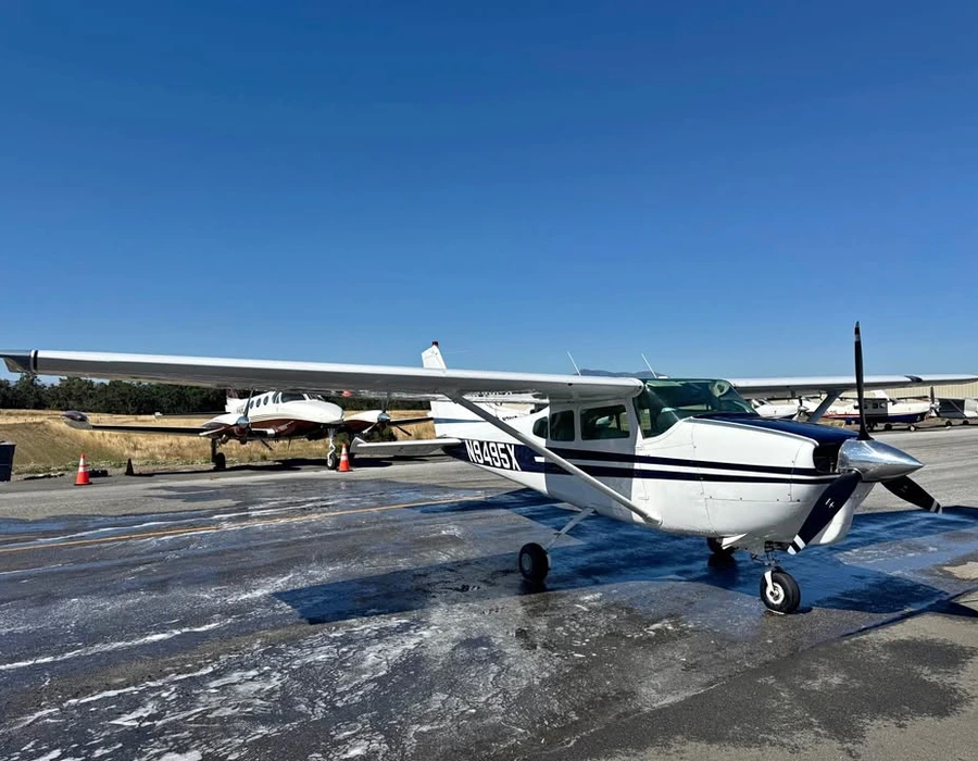 Airplanes-Cessna-210-a