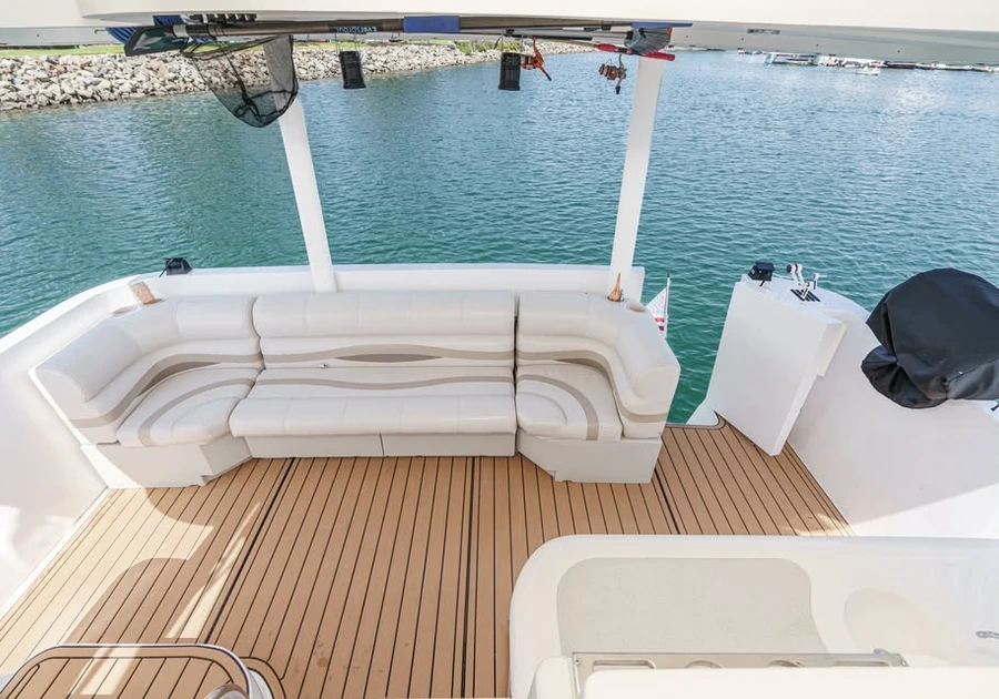 Cruisers-Yachts-3650