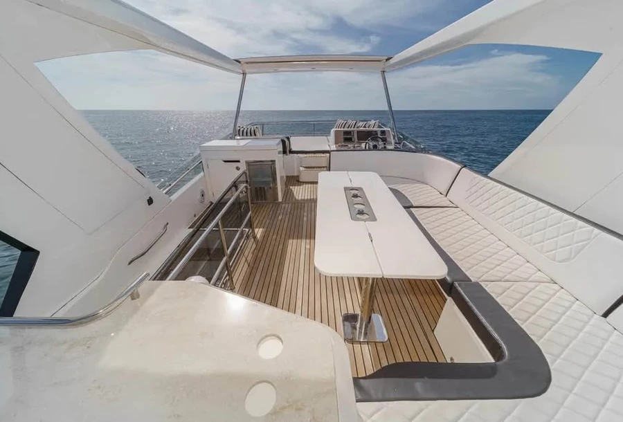 Galeon-660-Flybridge-yacht